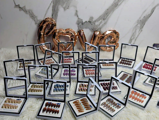 *Reusable 6 Random Design French Cat Eye Nails*