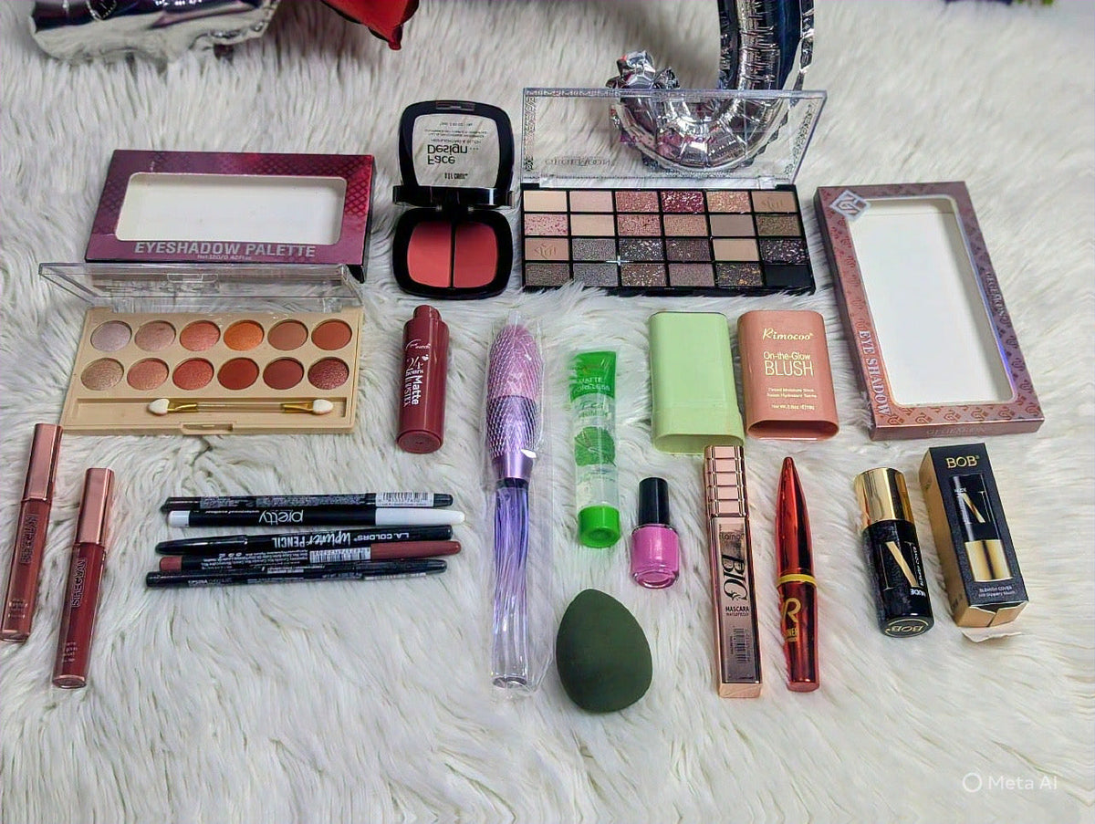 "Celebrate love with the Mate Deal 20in1 Makeup Bundle! 🌹