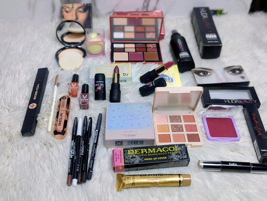 Studend Deal 💄🌟Available At Lushbyisra.pk